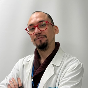 Dr(a) Lenon Araya Flores
