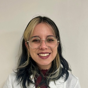 Dr(a) Katherine Vanessa Burgos Garcia