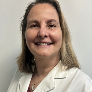 Dr(a) Carmen Gabriela Parcha Cornejo