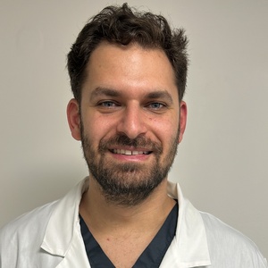 Dr(a) Miguel Angel Saturno Vingelli