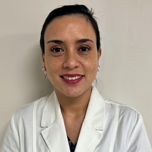 Dr(a) Maria Jose Oyaneder Cisternas