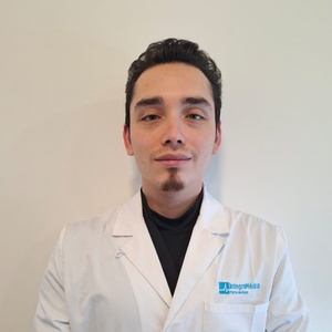 Dr(a) Roberto Favio Pinto Honores