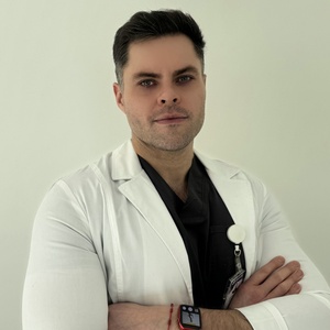 Dr(a) Maximiliano Nicolas Davalos Muñoz