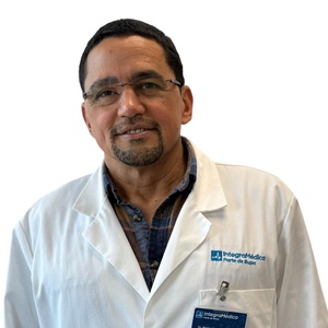 Dr(a) Nestor Hugo Calles Barone