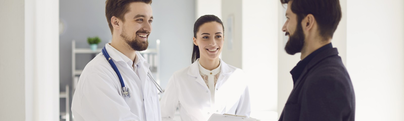 ¿Cuál es la diferencia entre medicina general y medicina interna?