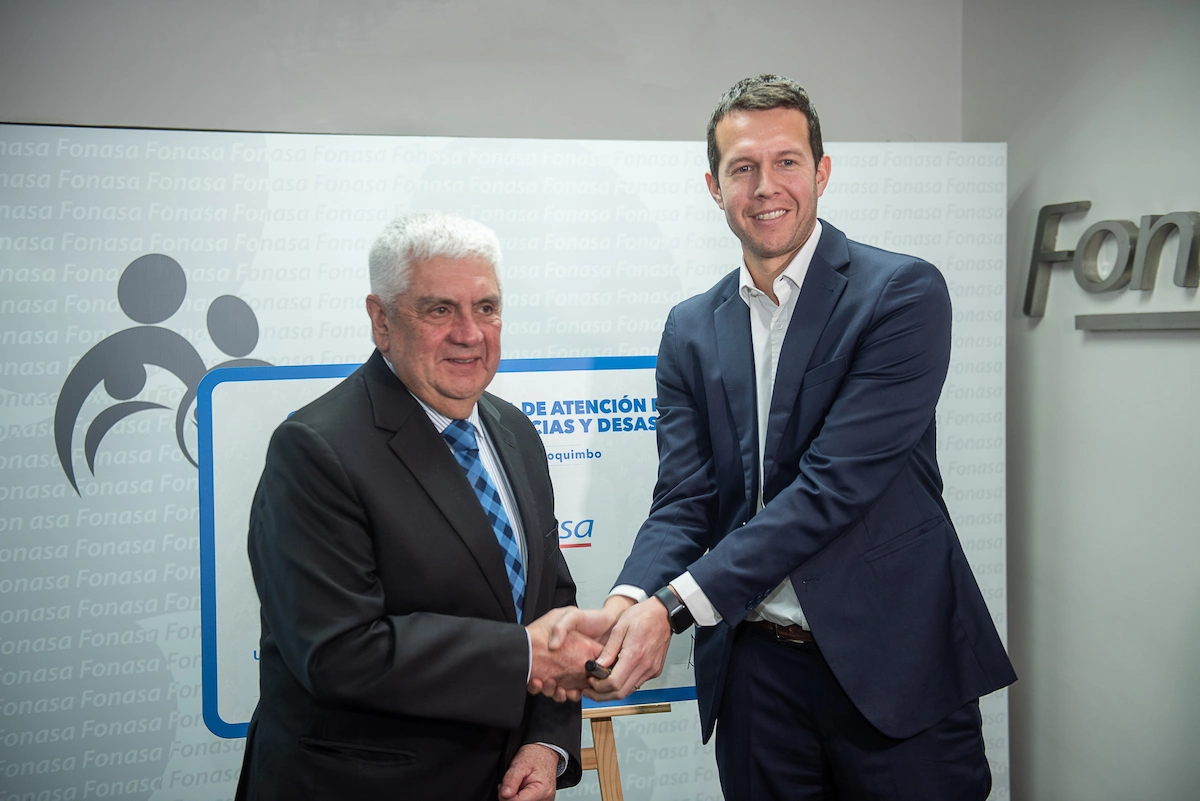 Cierre de la ceremonia de firma del convenio SAFED en la sede de Fonasa
